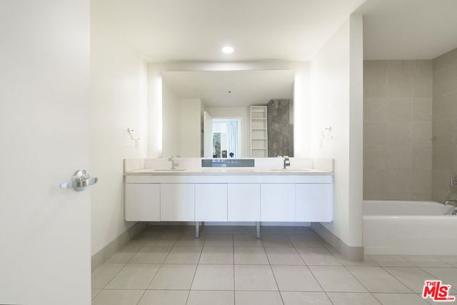 1100 S Hope Street 716, Los Angeles, CA 90015