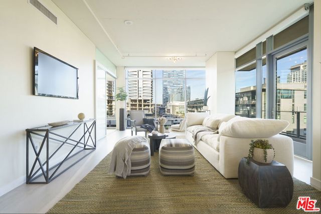 1100 S Hope Street 716, Los Angeles, CA 90015