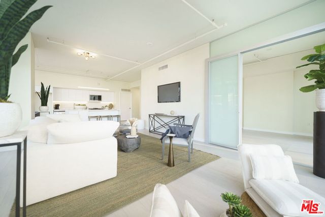 1100 S Hope Street 716, Los Angeles, CA 90015