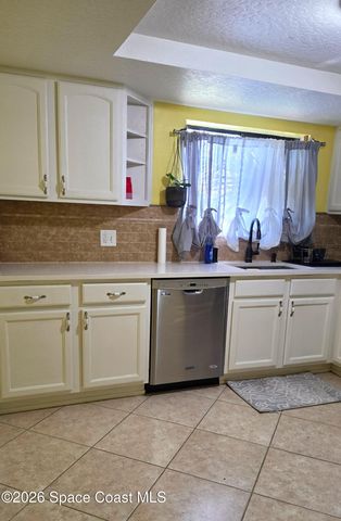 612 Cedar Side Circle NE, Palm Bay, FL 32905
