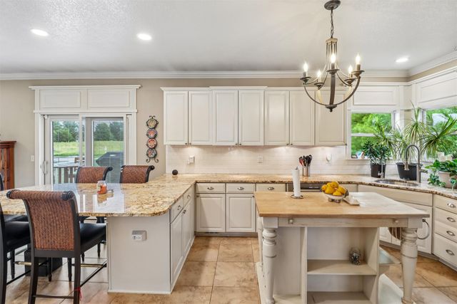 6725 NW 99th Street, Johnston, IA 50131