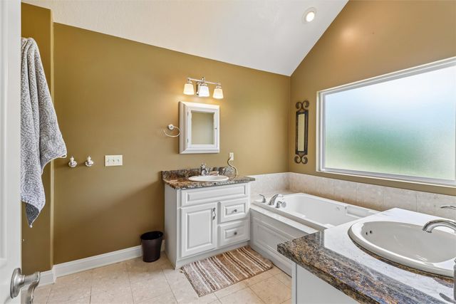 6725 NW 99th Street, Johnston, IA 50131