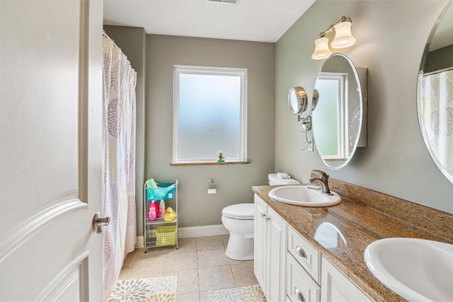6725 NW 99th Street, Johnston, IA 50131
