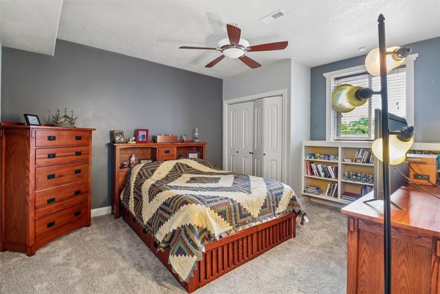 6725 NW 99th Street, Johnston, IA 50131