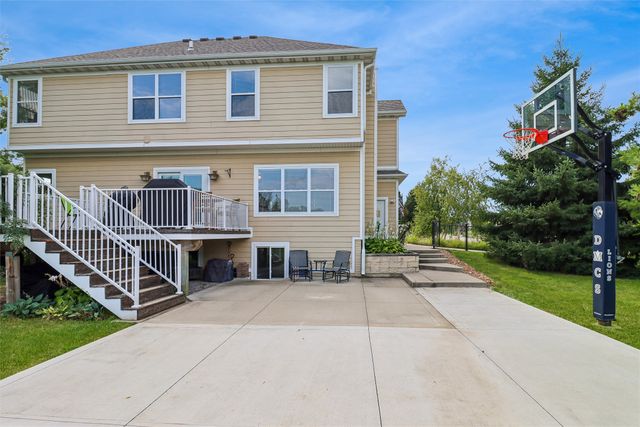 6725 NW 99th Street, Johnston, IA 50131