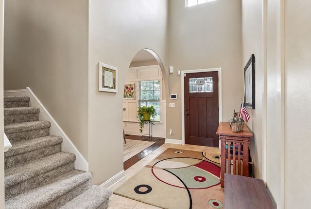 6725 NW 99th Street, Johnston, IA 50131