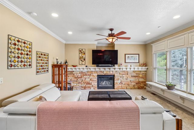 6725 NW 99th Street, Johnston, IA 50131
