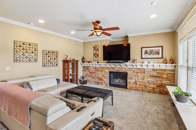 6725 NW 99th Street, Johnston, IA 50131