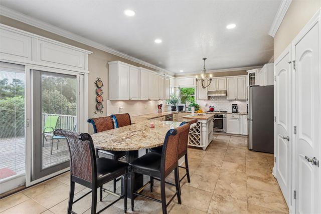 6725 NW 99th Street, Johnston, IA 50131