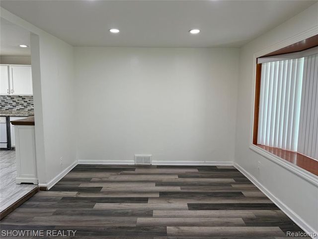 30486 Groveland Street, Madison Heights, MI 48071