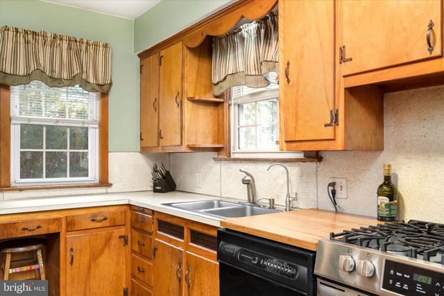 2734 QUAKERBRIDGE RD, Trenton, NJ 08619