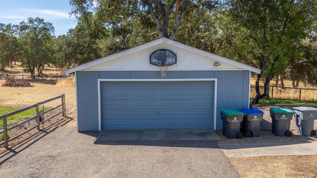 14575 Kinney Avenue, Red Bluff, CA 96080