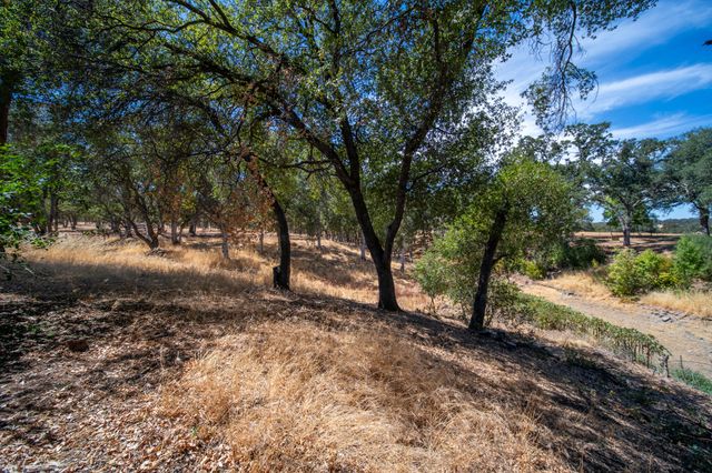 14575 Kinney Avenue, Red Bluff, CA 96080