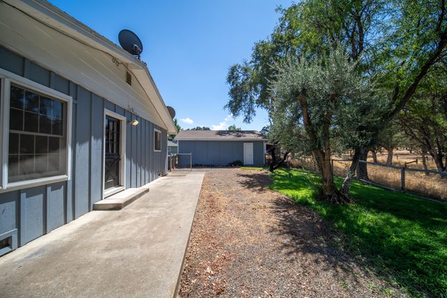 14575 Kinney Avenue, Red Bluff, CA 96080