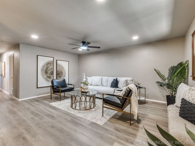 784 N Moccasin Place, Sapulpa, OK 74066