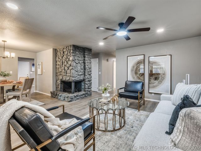 784 N Moccasin Place, Sapulpa, OK 74066