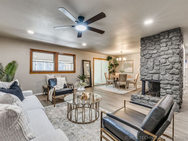 784 N Moccasin Place, Sapulpa, OK 74066