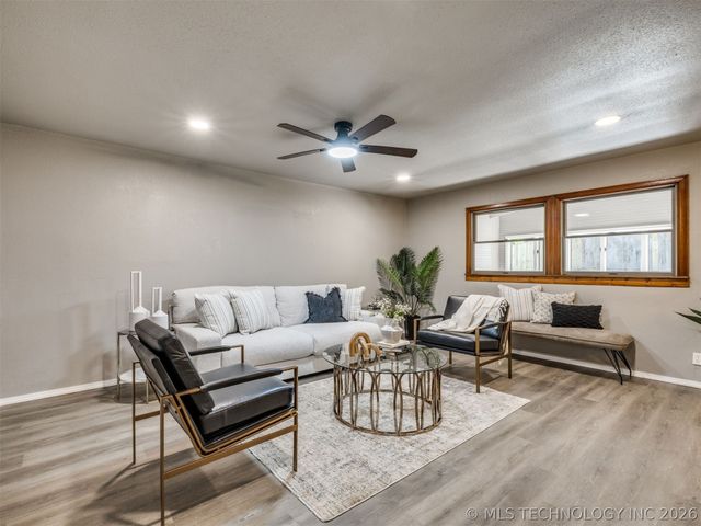 784 N Moccasin Place, Sapulpa, OK 74066