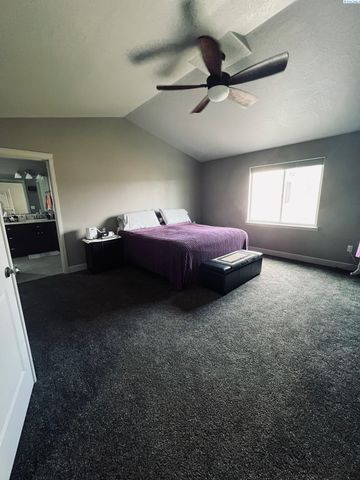 5005 Pinehurst Drive, Pasco, WA 99301