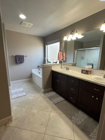 5005 Pinehurst Drive, Pasco, WA 99301