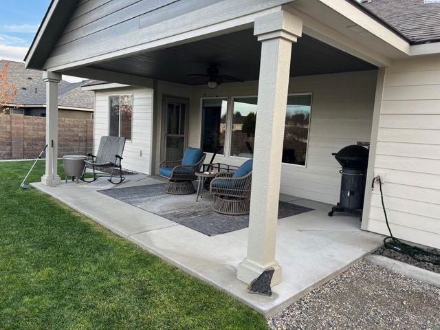 5005 Pinehurst Drive, Pasco, WA 99301