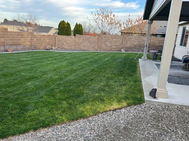 5005 Pinehurst Drive, Pasco, WA 99301