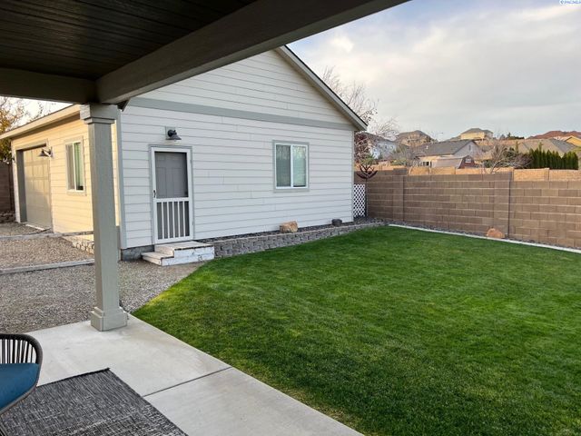 5005 Pinehurst Drive, Pasco, WA 99301