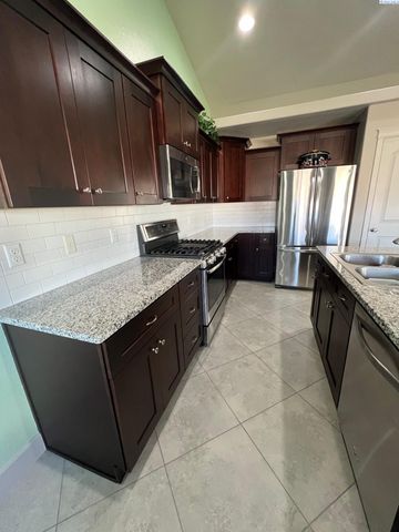 5005 Pinehurst Drive, Pasco, WA 99301