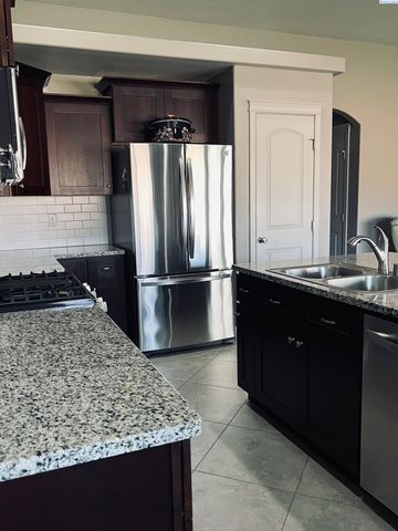 5005 Pinehurst Drive, Pasco, WA 99301