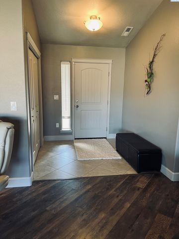 5005 Pinehurst Drive, Pasco, WA 99301