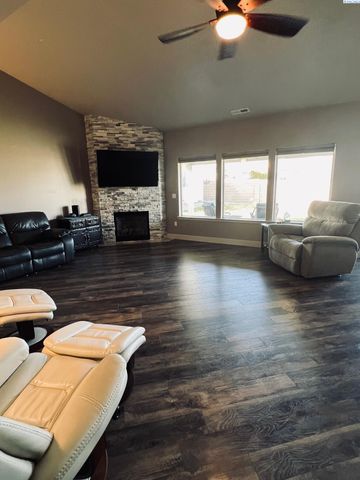 5005 Pinehurst Drive, Pasco, WA 99301