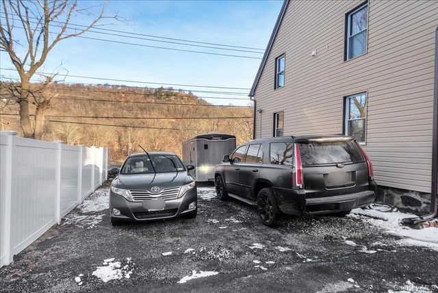 10 Sparten Place B, Tuxedo Park, NY 10987