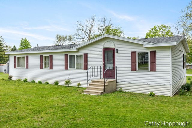 153 Baldwin Street, Lyons, MI 48851