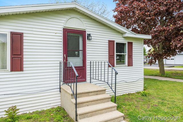 153 Baldwin Street, Lyons, MI 48851