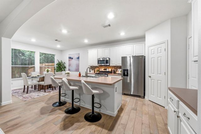 103 Ledgestone Place, The Woodlands, TX 77382