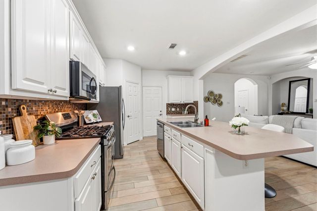 103 Ledgestone Place, The Woodlands, TX 77382