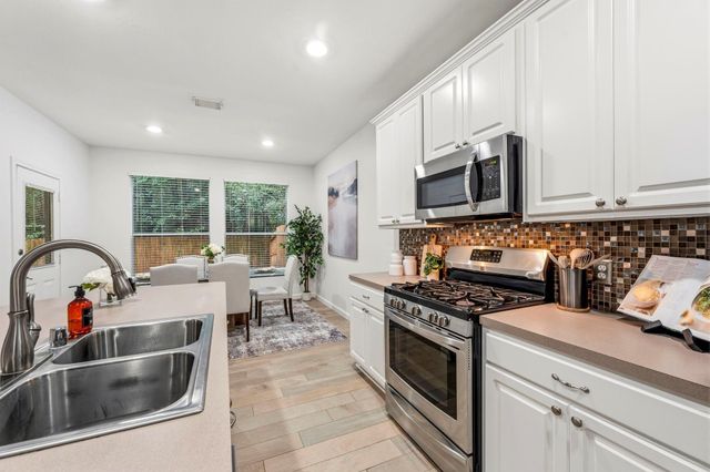 103 Ledgestone Place, The Woodlands, TX 77382