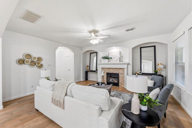 103 Ledgestone Place, The Woodlands, TX 77382