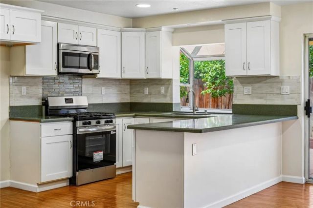 11472 Citrus Glen Ln, Fontana, CA 92337