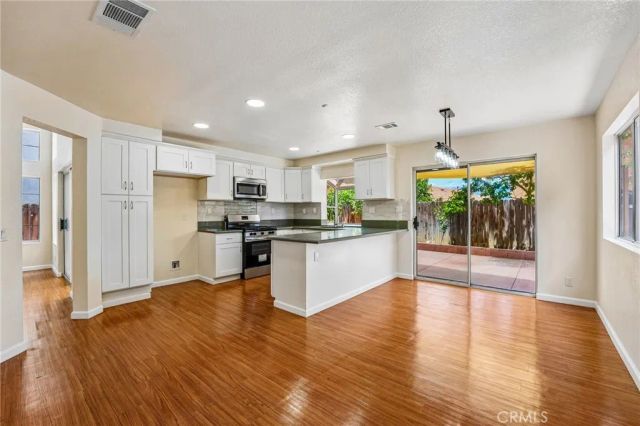 11472 Citrus Glen Ln, Fontana, CA 92337