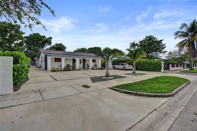 11220 SW 2nd St, Sweetwater, FL 33174