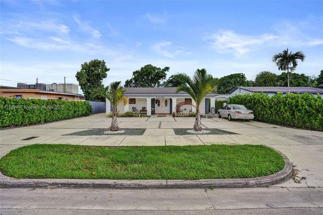 11220 SW 2nd St, Sweetwater, FL 33174