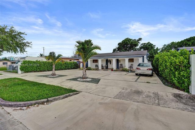 11220 SW 2nd St, Sweetwater, FL 33174