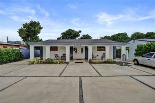 11220 SW 2nd St, Sweetwater, FL 33174