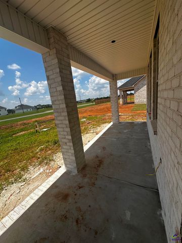 222 Farmland Circle, Perry, GA 31069