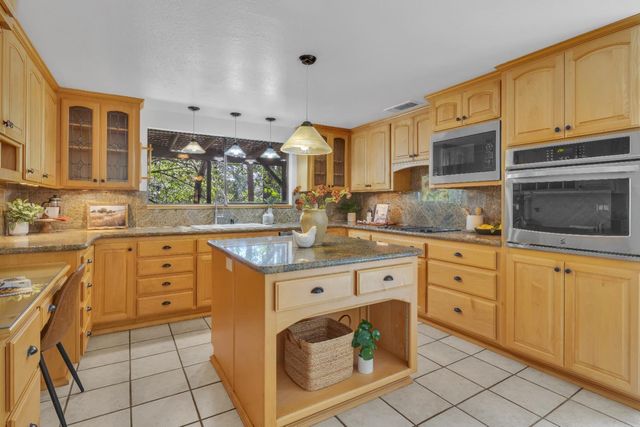 5539 Crestline Dr, Foresthill, CA 95631