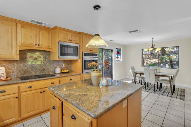 5539 Crestline Dr, Foresthill, CA 95631