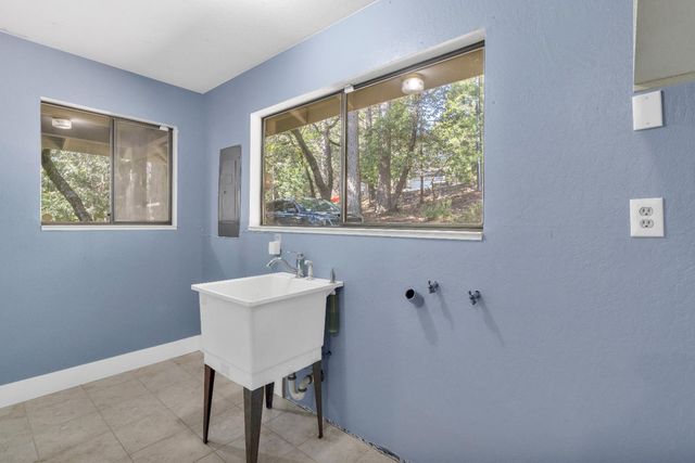 5539 Crestline Dr, Foresthill, CA 95631