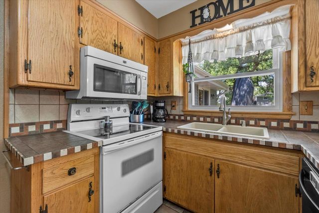 480 Rip Van Winkle DRIVE, Waukesha, WI 53186