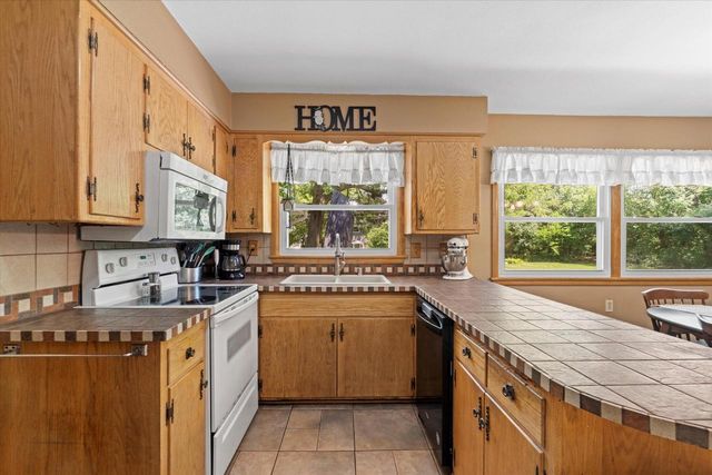 480 Rip Van Winkle DRIVE, Waukesha, WI 53186